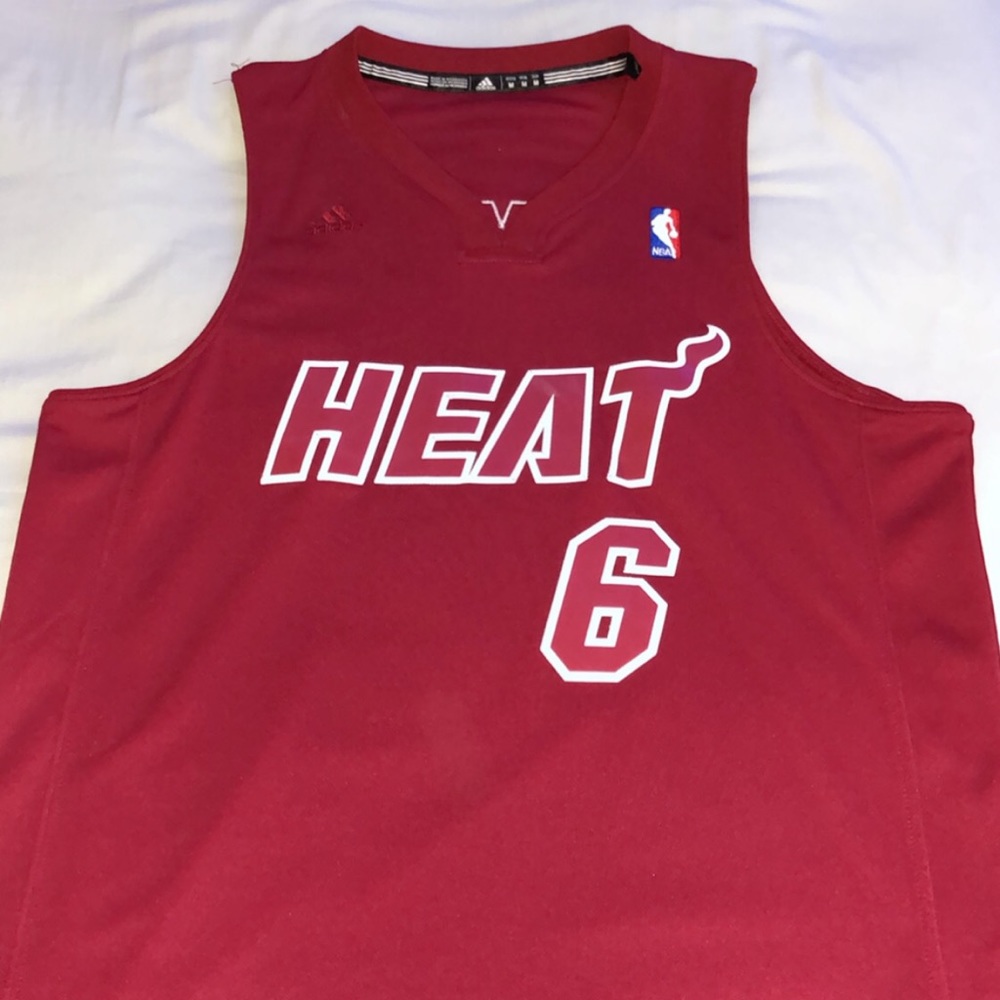 LEBRON JAMES LIMITED EDITION CHRISTMAS JERSEY